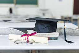 春招“黄金档”来袭：应届生看重落户政策 有企业招聘人数增五成